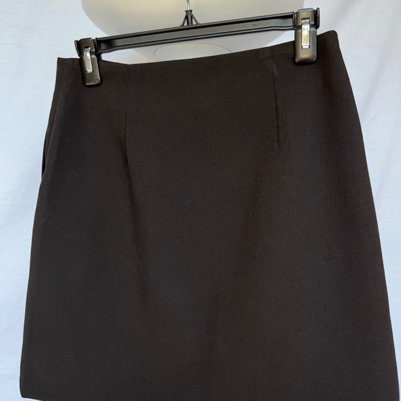 Twik (S) by Simons, A-line short skirt with zipper, front pleat, and pocket - Picture 4 of 12
